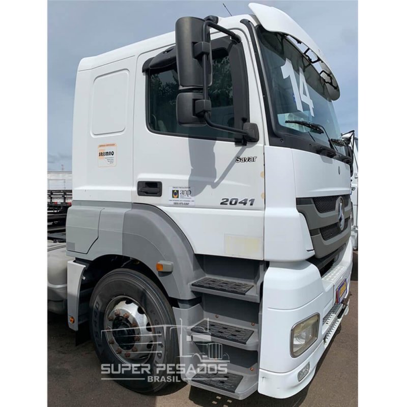 Caminhão MERCEDES BENZ AXOR 2041 CHASSI COMPLETO Ano 2014