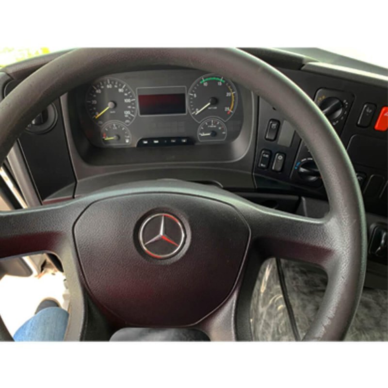 Caminhão MERCEDES BENZ AXOR 2041 CHASSI COMPLETO Ano 2014