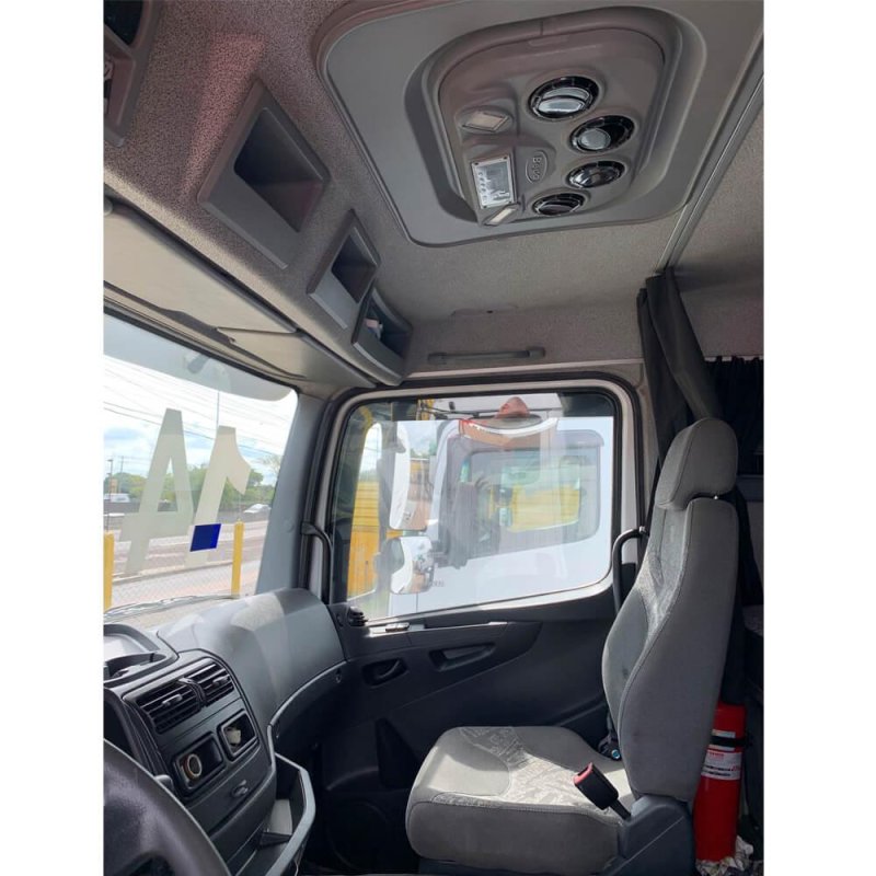 Caminhão MERCEDES BENZ AXOR 2041 CHASSI COMPLETO Ano 2014