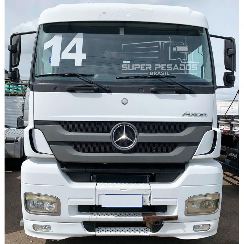 Caminhão MERCEDES BENZ AXOR 2041 CHASSI COMPLETO Ano 2014
