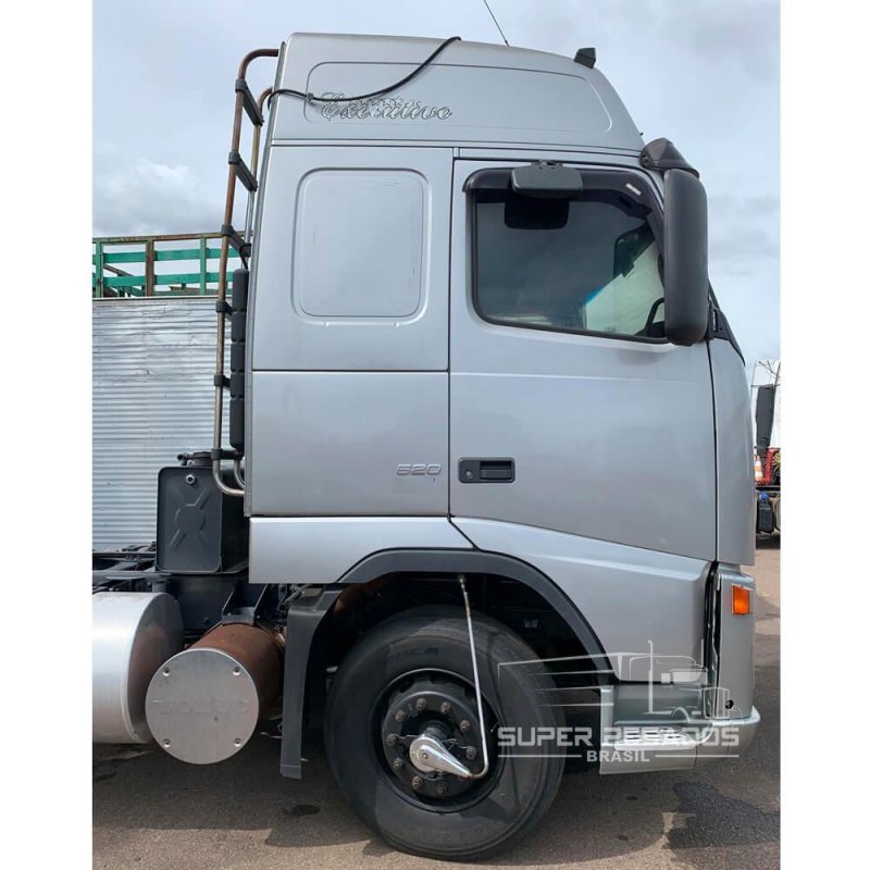 Caminhão VOLVO FH520 GLOBETROTTER CAVALO 6X4 Ano 2009 