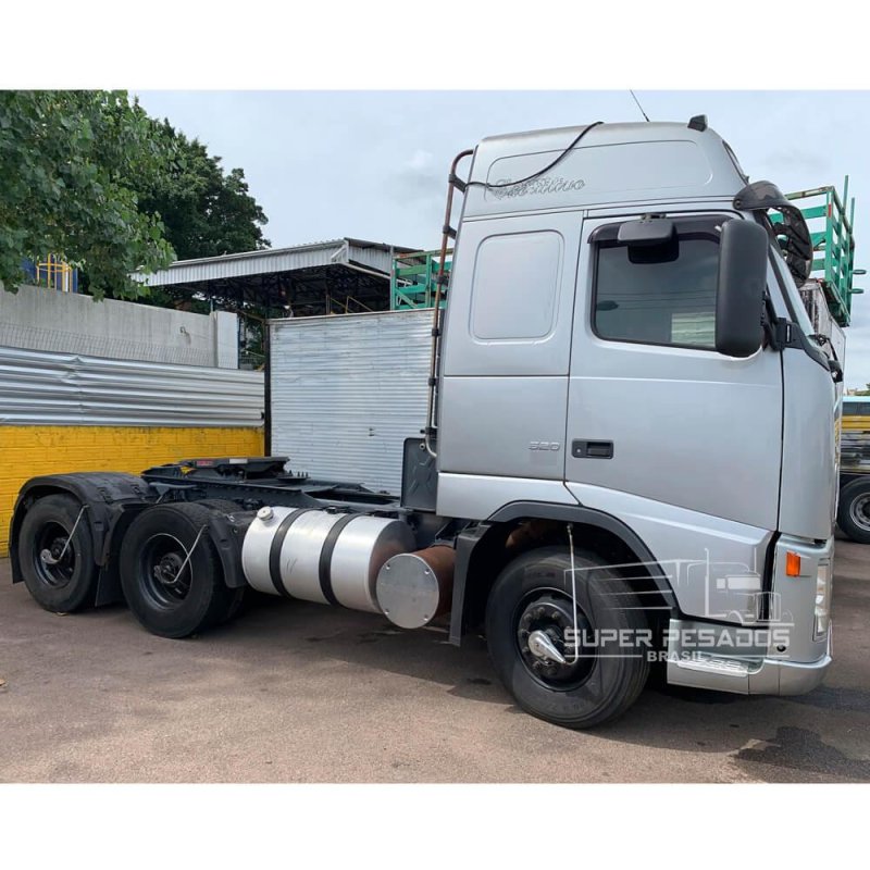 Caminhão VOLVO FH520 GLOBETROTTER CAVALO 6X4 Ano 2009 