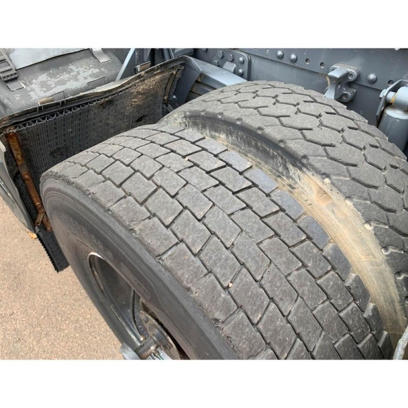 Caminhão VOLVO FH520 GLOBETROTTER CAVALO 6X4 Ano 2009 