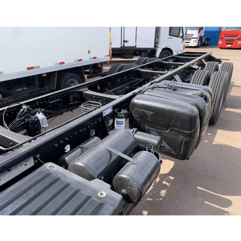 Caminhão MERCEDES BENZ ATEGO 2426 CHASSI Ano 2013