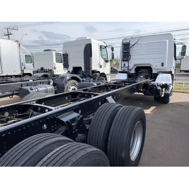 Caminhão MERCEDES BENZ ATEGO 2426 CHASSI Ano 2013