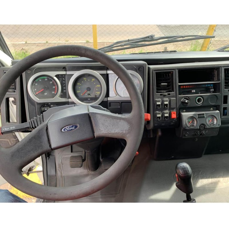 Caminhão FORD CARGO 1717e BAÚ Ano 2011