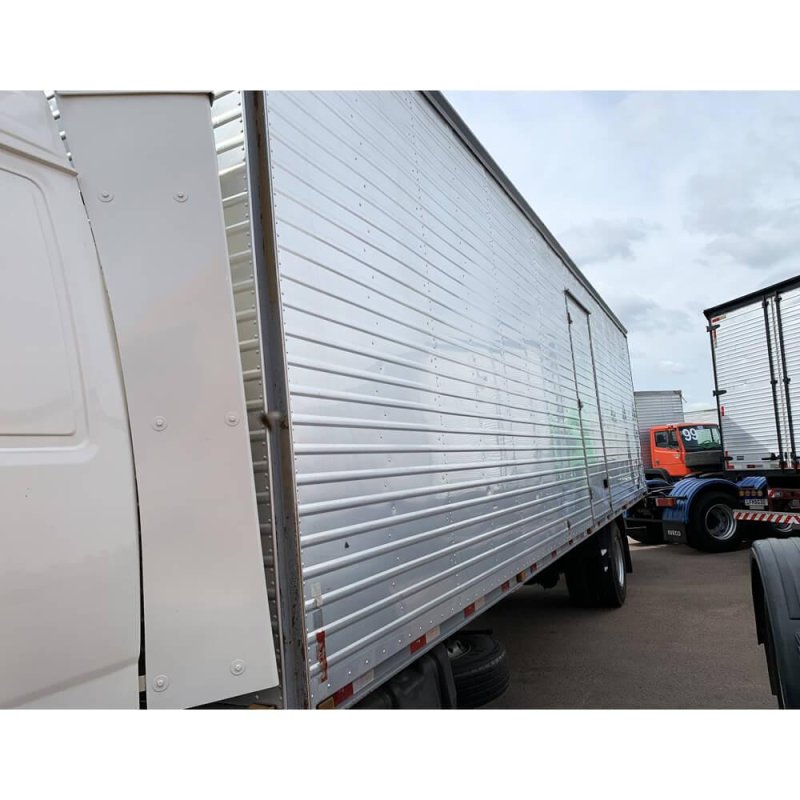 Caminhão FORD CARGO 1717e BAÚ Ano 2011