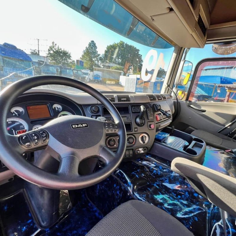 Caminhão DAF CF85 FTS410 6x2 CHASSI Ano 2019 