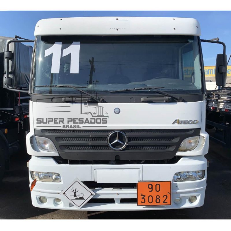Caminhão MB ATEGO 1725 TANQUE Ano 2011
