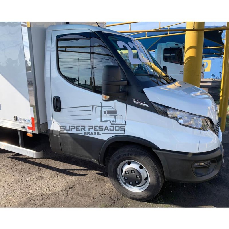 Furgão IVECO BAÚ REFRIGERADO Ano 2022
