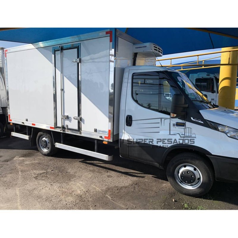 Furgão IVECO BAÚ REFRIGERADO Ano 2022