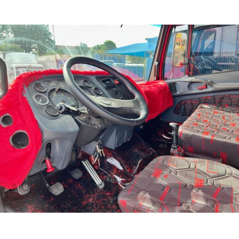 Caminhão MERCEDES BENZ L 1620 CHASSI Ano 2004