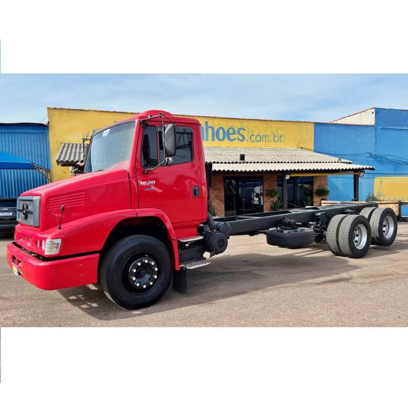Caminhão MERCEDES BENZ L 1620 CHASSI Ano 2004