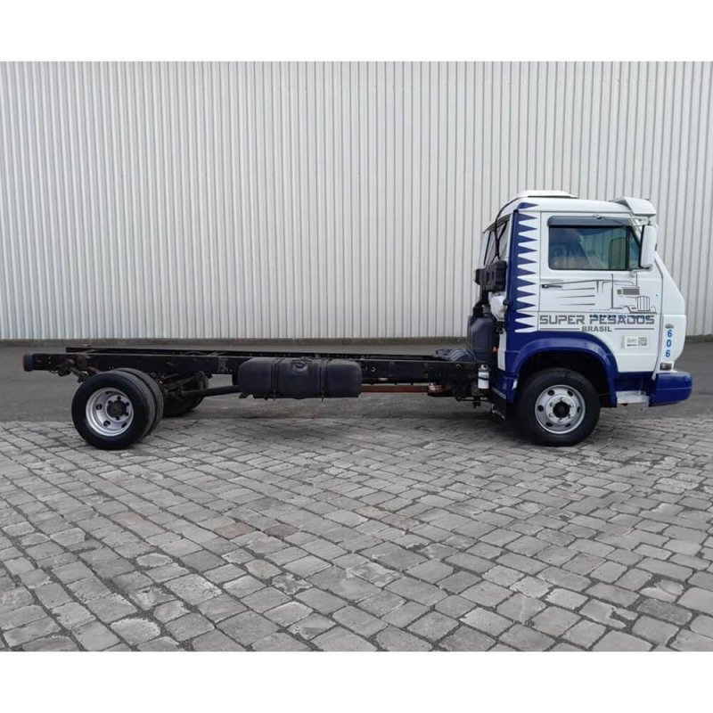 Caminhão VOLKWAGEN 8150e CHASSI Ano 2007