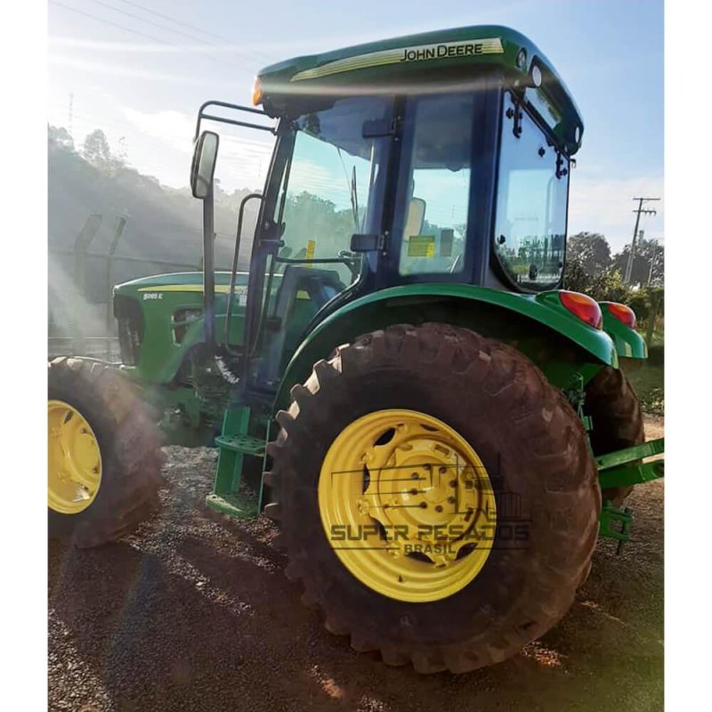 Trator Agrícola JOHN DEERE 5085E 4x4 85 CV TURBO Ano 2013