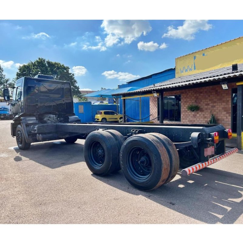 Caminhão FORD CARGO 2428 6X2 CHASSI Ano 2012