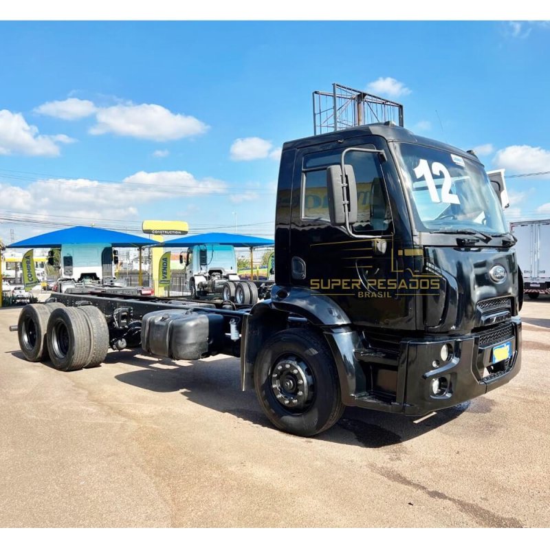Caminhão FORD CARGO 2428 6X2 CHASSI Ano 2012