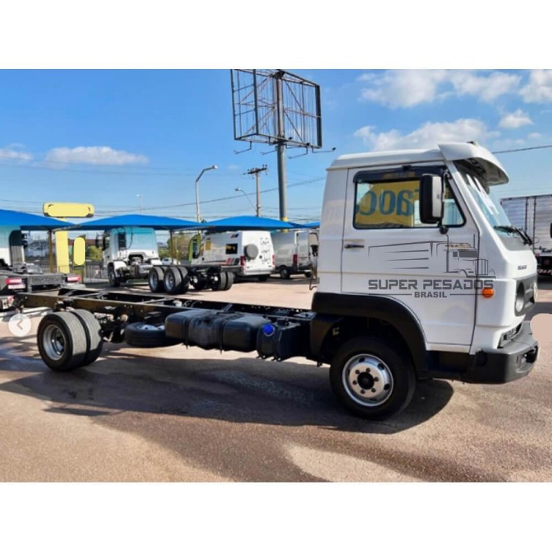 Caminhão VOLKSWAGEN DELIVERY 10160 CHASSI Ano 2014