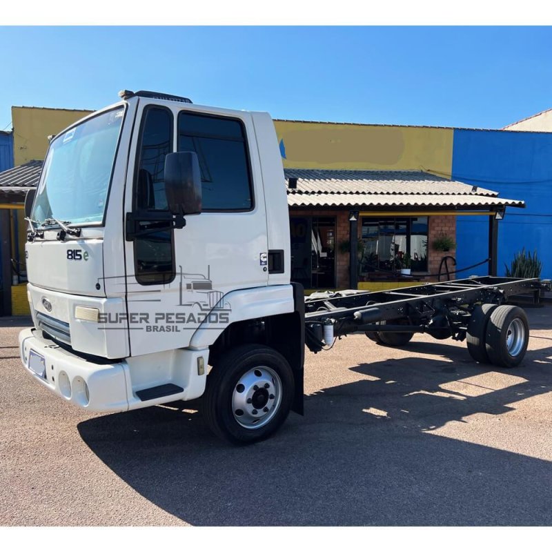 Caminhão FORD CARGO 815e CHASSI Ano 2010