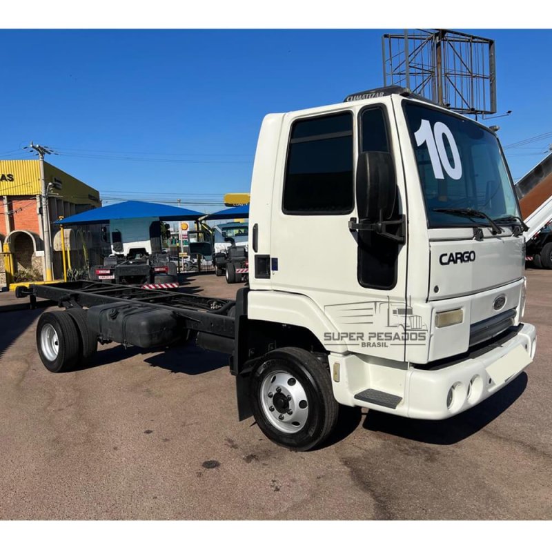 Caminhão FORD CARGO 815e CHASSI Ano 2010