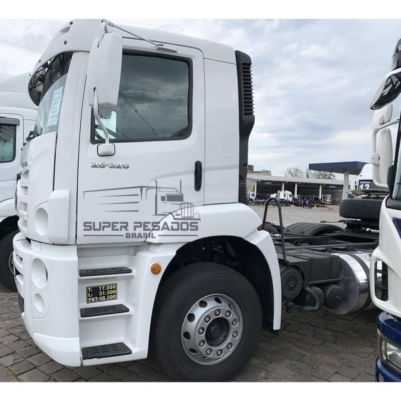 Caminhão VOLKSWAGEN 25320 CNC 6X2 CAVALO Ano 2011
