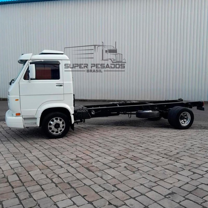 Caminhão VOLKSWAGEN 9.150E CHASSI CURTO Ano 2010