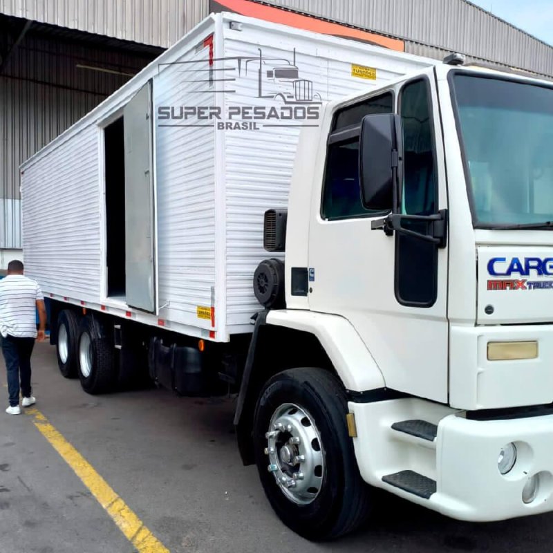 Caminhão FORD CARGO 2422 BAÚ Ano 2007