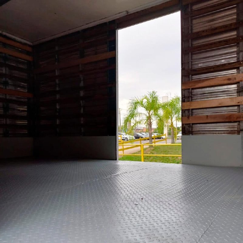 Caminhão FORD CARGO 2422 BAÚ Ano 2007