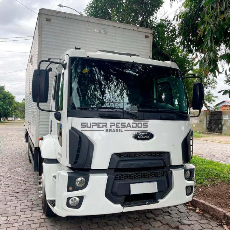Caminhão FORD CARGO 2429 BAÚ Ano 2013