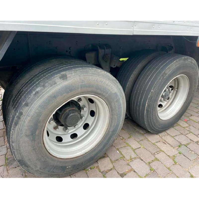 Caminhão FORD CARGO 2429 BAÚ Ano 2013