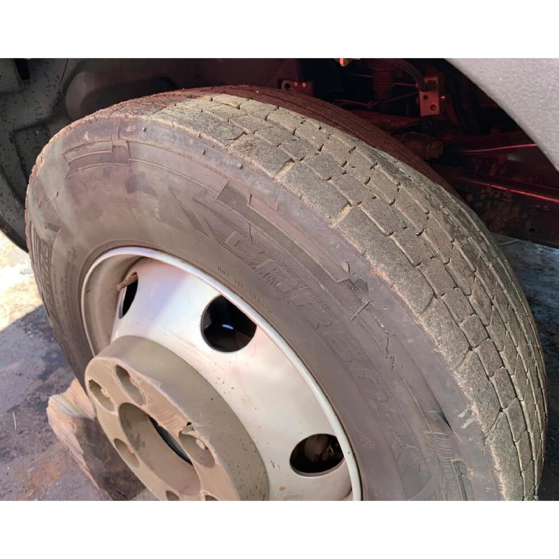 Caminhão IVECO 70C17 BAÚ SECO Ano 2013