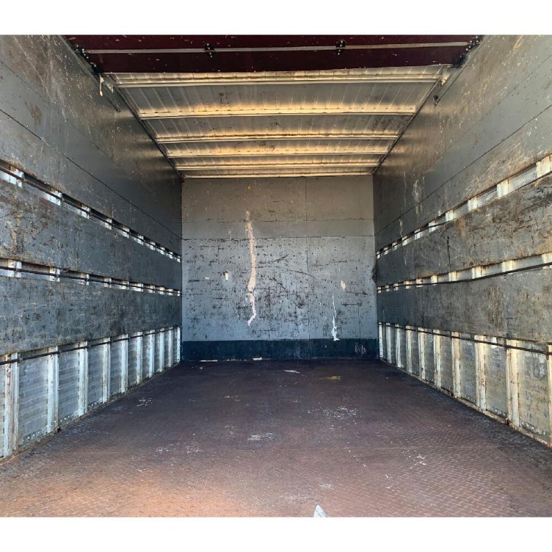 Caminhão IVECO 70C17 BAÚ SECO Ano 2013