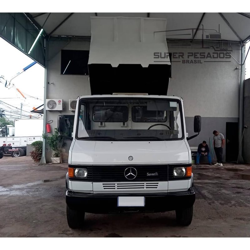 Caminhão MERCEDES BENZ 710 BASCULANTE Ano 2002