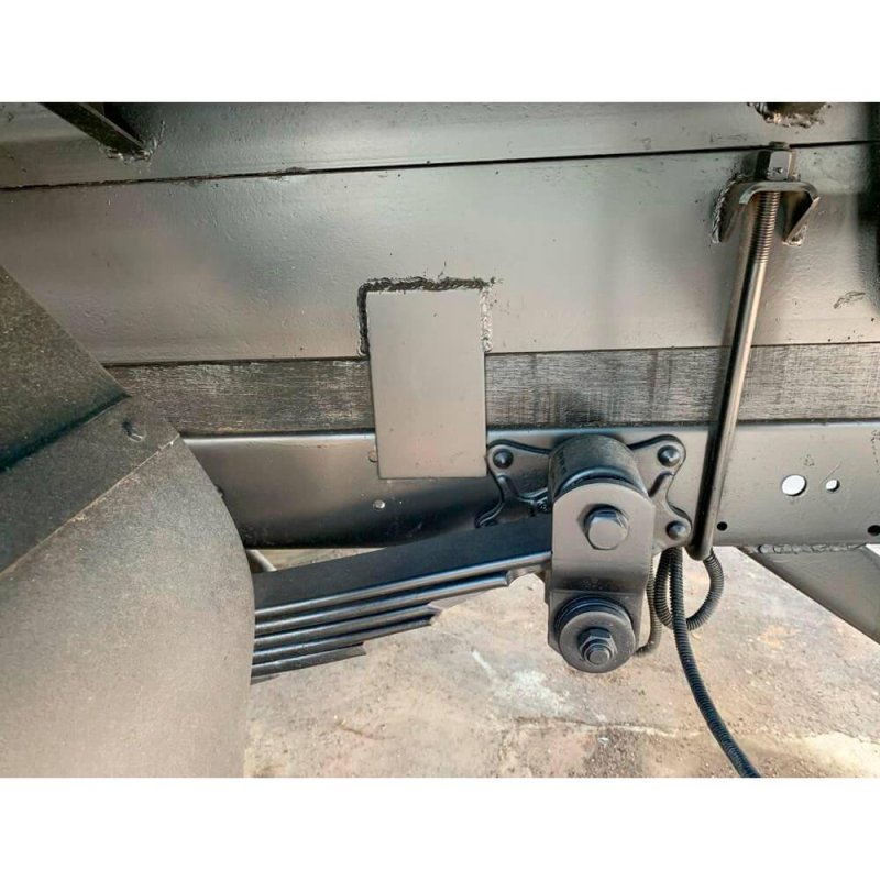 Caminhão MERCEDES BENZ 710 BASCULANTE Ano 2002