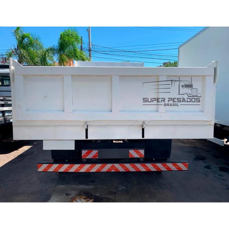 Caminhão MERCEDES BENZ 710 BASCULANTE Ano 2002