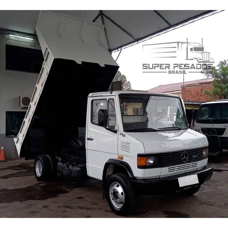 Caminhão MERCEDES BENZ 710 BASCULANTE Ano 2002