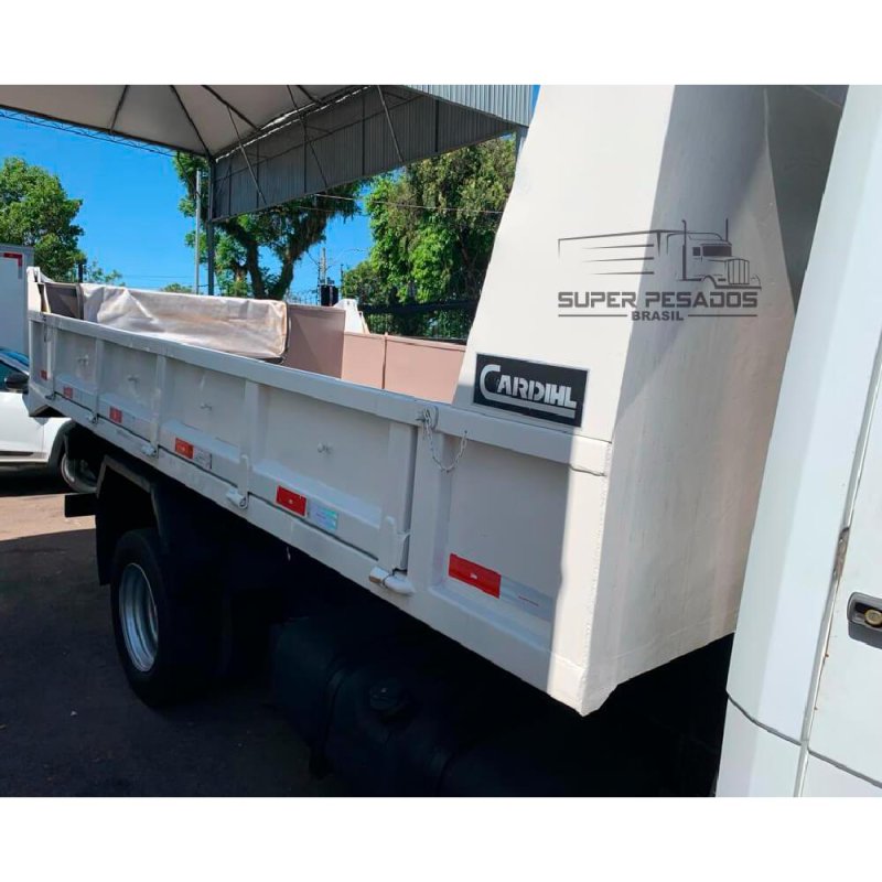 Caminhão MERCEDES BENZ 710 BASCULANTE Ano 2002
