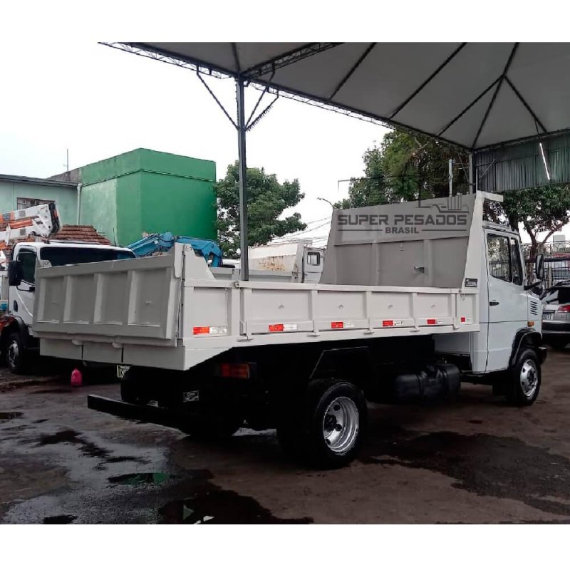 Caminhão MERCEDES BENZ 710 BASCULANTE Ano 2002