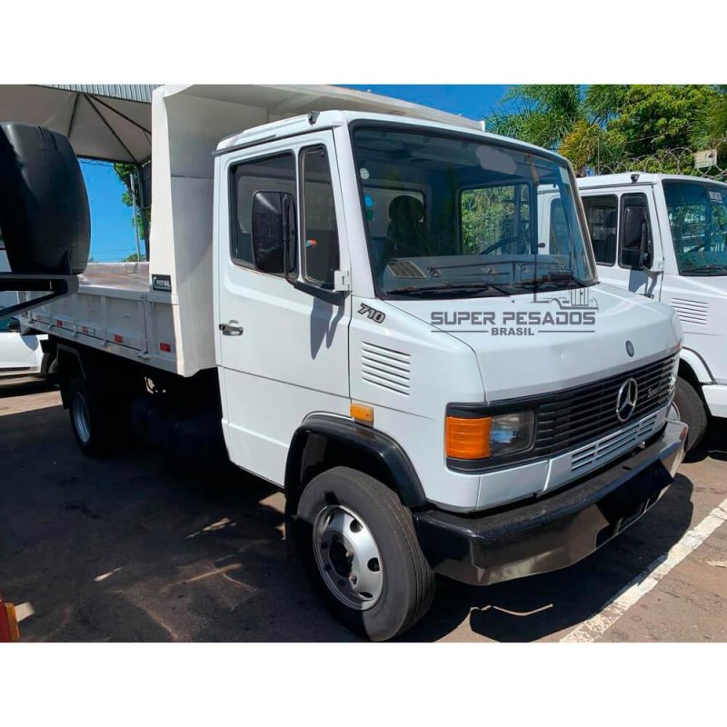 Caminhão MERCEDES BENZ 710 BASCULANTE Ano 2002