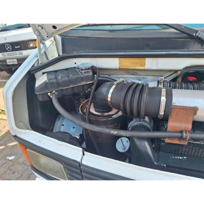 Caminhão MERCEDES BENZ 710 CARROCERIA Ano 2009