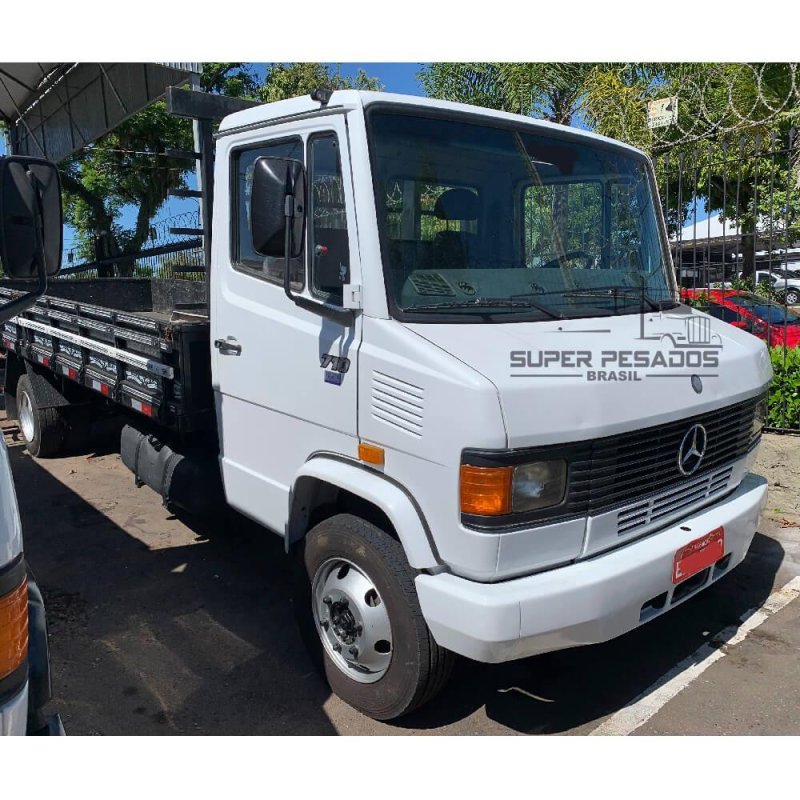 Caminhão MERCEDES BENZ 710 CARROCERIA Ano 2009