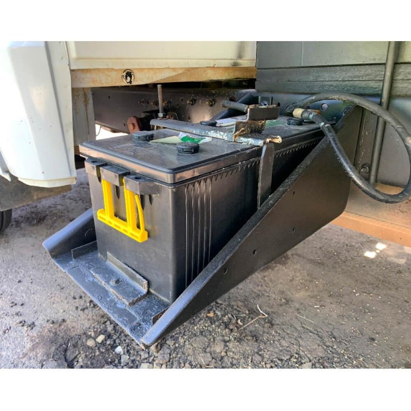 Caminhão MERCEDES BENZ 710 CARROCERIA Ano 2009