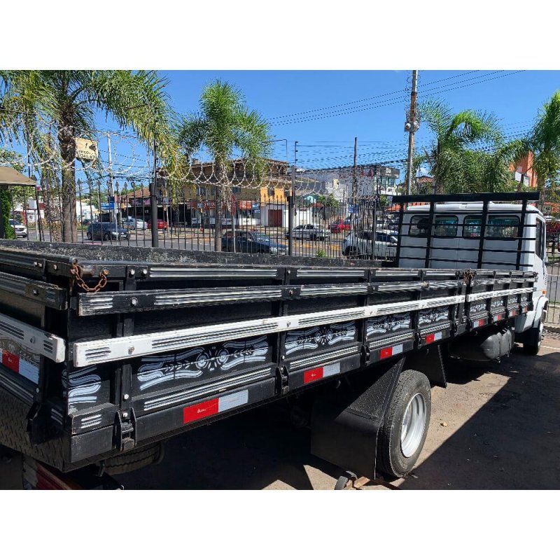 Caminhão MERCEDES BENZ 710 CARROCERIA Ano 2009