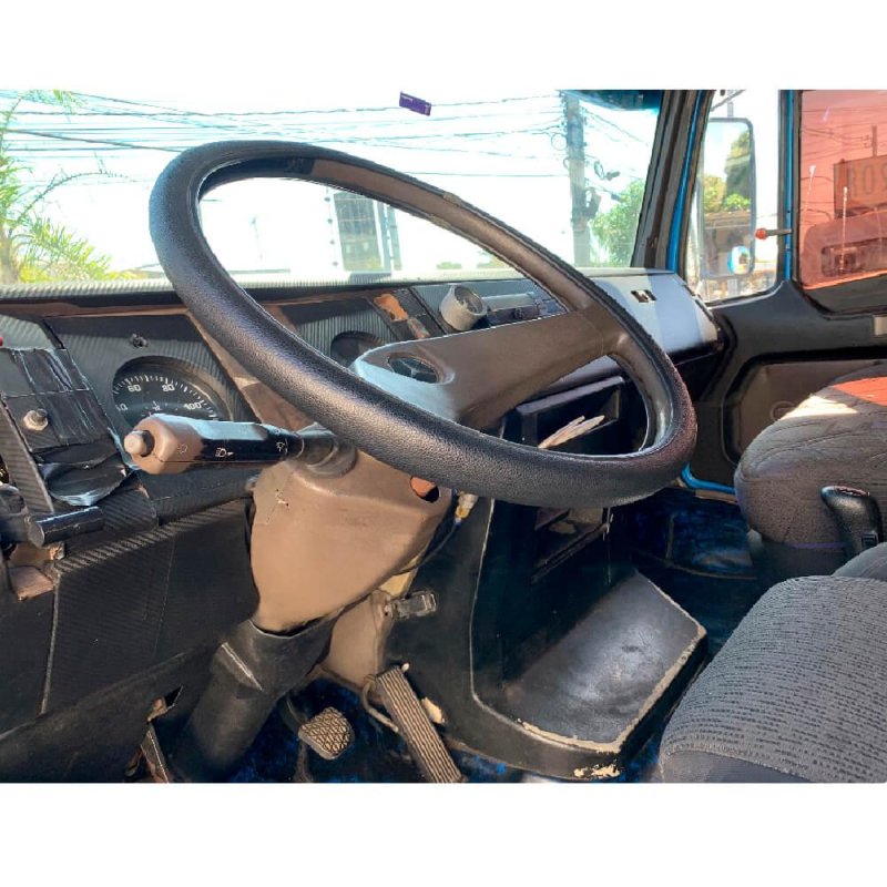 Caminhão Mercedes Benz 1418 BAÚ Ano 1991