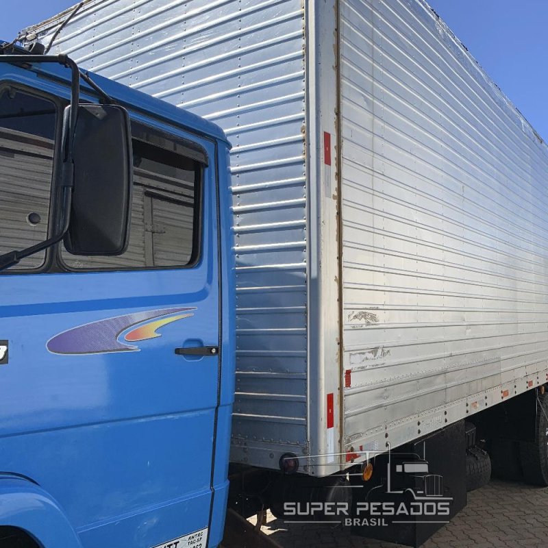 Caminhão Mercedes Benz 1418 BAÚ Ano 1991