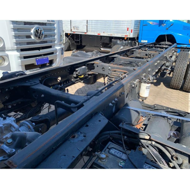 Caminhão MERCEDES BENZ ATEGO 1719 CHASSI Ano 2012