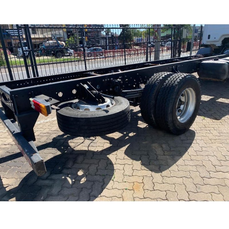 Caminhão MERCEDES BENZ ATEGO 1719 CHASSI Ano 2012