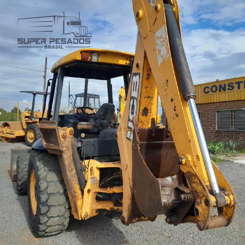 Retroescavadeira JCB 3C PLUS Ano 2011