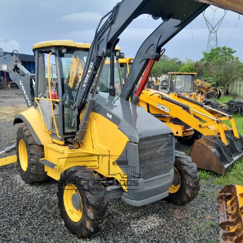 Retroescavadeira VOLVO BL60 B 4X4 Ano 2012