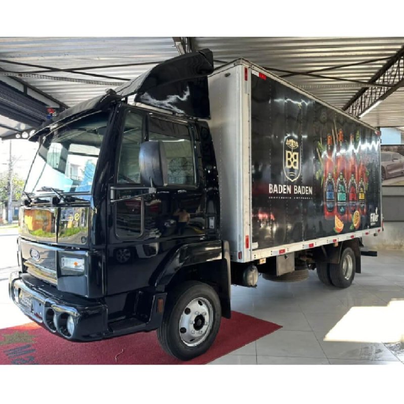 Caminhão FORD CARGO 815E BAÚ SECO Ano 2009